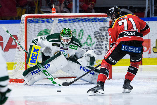 Färjestads målvakt Dennis Hildeby och Luleås Linus
