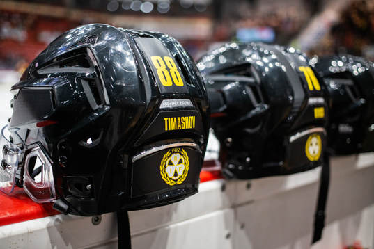 Brynäs Dmytro Timashovs hjälm