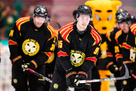 Nick Olesen Brynäs jublar