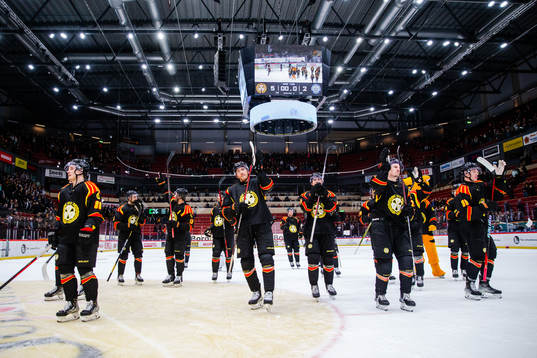 Brynäs spelare jublar