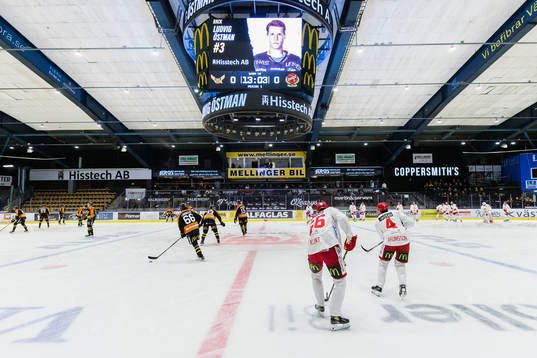 Västerås och Almtunas spelare värmer upp