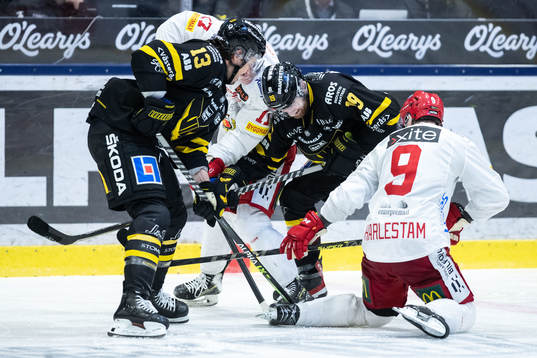 Västerås Trevor Cheek och Blake Speers mot Almtunas