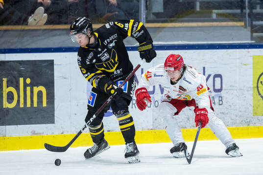 Västerås Nicholas Albano och Almtunas Oliver Kandergård