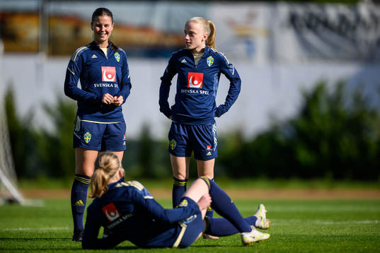 Josefin Harrysson and Anna Sandberg of the Swedish women's