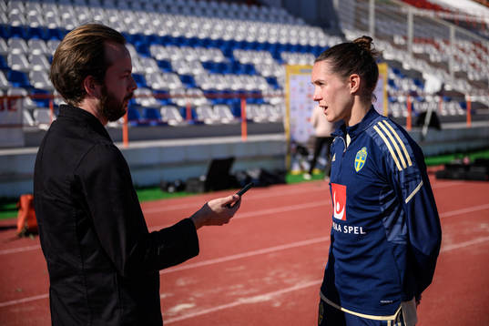 Lars Mannheimer from TT and Felicia Rogic of the Swedish