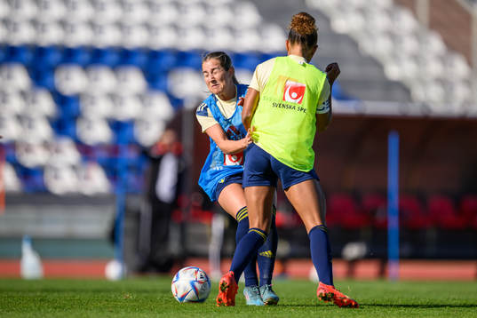 Felicia Saving and Madelen Janogy of the Swedish women's