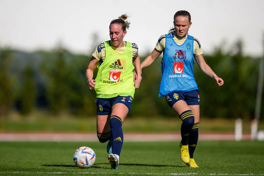 Bläddra bland fler bilder av Football, Women, Sweden, Training