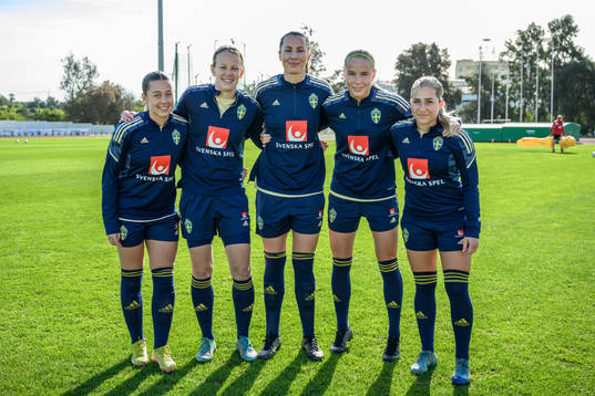 Cornelia Kapocs, goalkeeper Cajsa Andersson, Nellie