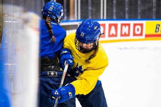Bläddra bland fler bilder av 2023 IIHF U18 Women's World Championship, Day 6, Sweden, Practice