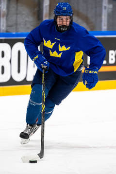Linnea Natt och Dag of Sweden at a practice session