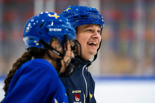 Head coach Andreas Karlsson of Sweden at a practice session
