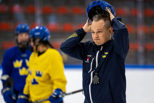 Head coach Andreas Karlsson of Sweden at a practice session