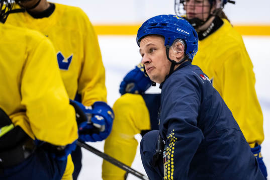 Head coach Andreas Karlsson of Sweden at a practice session