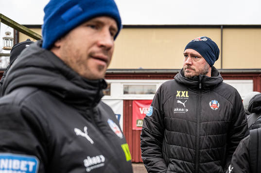 Helsingborgs sportchef med tränare Mattias Lindström i