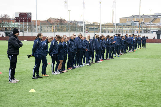 Örgretes spelare ställer upp och välkomnas
