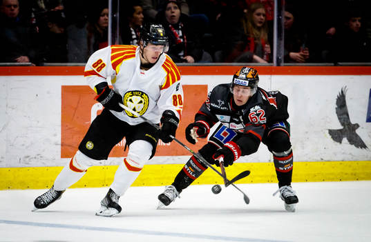 Brynäs Dmytro Timashov och Örebros Robert Leino
