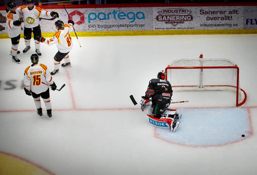 Brynäs Samuel Johannesson gör 0-2 på Örebros målvakt