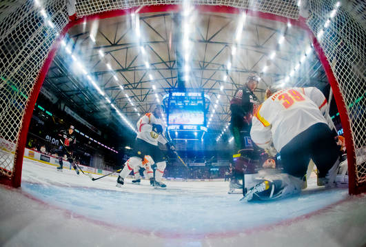 Brynäs målvakt Anders Lindbäck och Örebros Rodrigo Abols
