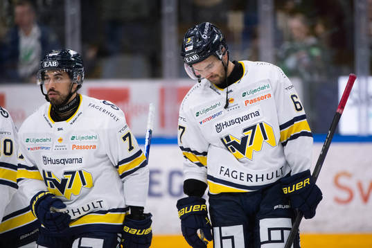 HV71s Tyler Vesel och Oliwer Kaski