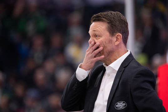 HV71s assisterande tränare Charles Berglund