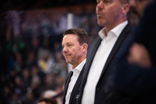 HV71s assisterande tränare Charles Berglund