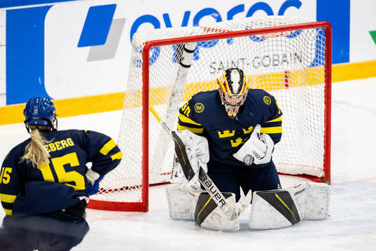 Goaltender Felicia Frank of Sweden