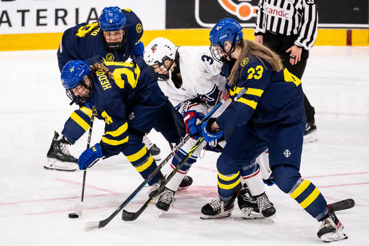 Jenna Raunio, Ebba Hedqvist and Isabelle Leijonhielm of