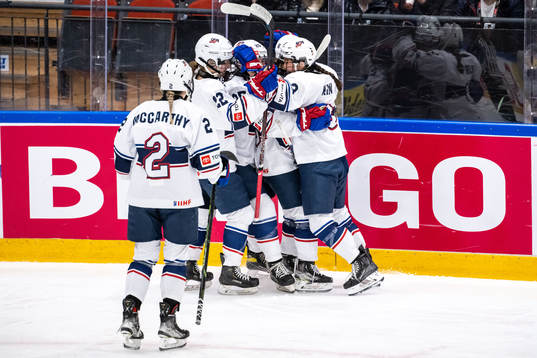 Players of USA celebrate 1-0 by Lucia Digirolamo