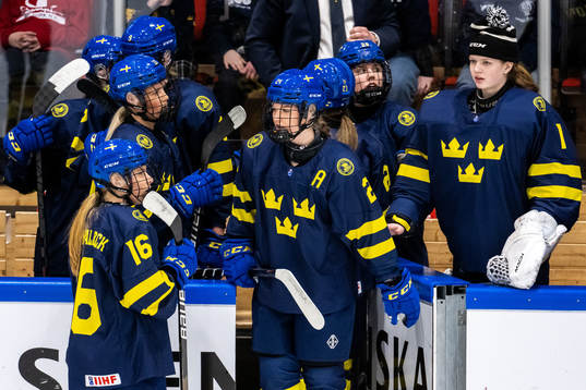 Players of Sweden looks dejected