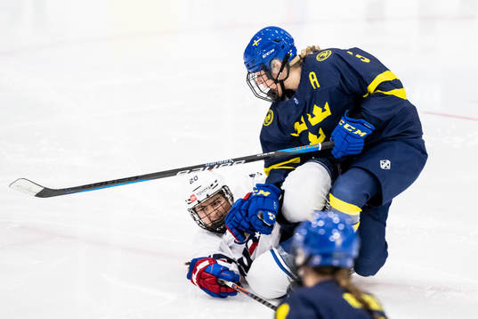 Ellah Hause of USA and Mira Jungåker of Sweden