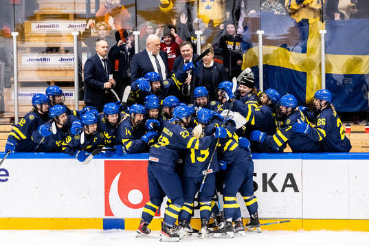 Mira Jungåker of Sweden celebrate with teammates