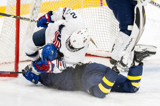 Finely McCarthy of USA in fight with Jenna Raunio of Sweden