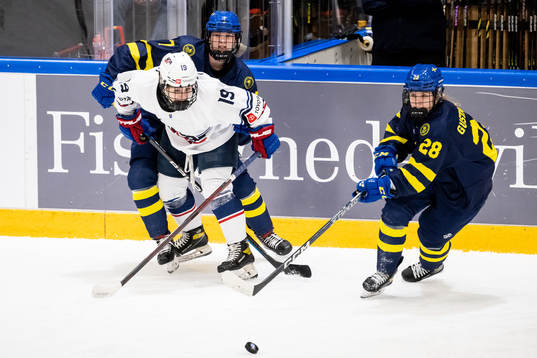 Maja Ålenius and Moa Gustafsson of Sweden against Anabella
