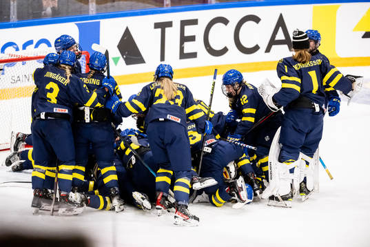 Players of Sweden celebrate