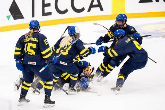 goaltender Felicia Frank, Jenna Raunio, Mira Hallin, Olivia