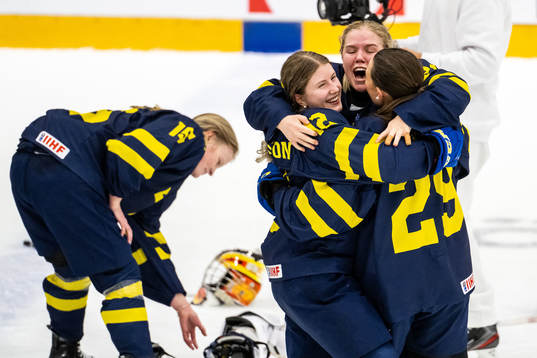 Stina Andersson, Moa Gustafsson and Stella Lindell of