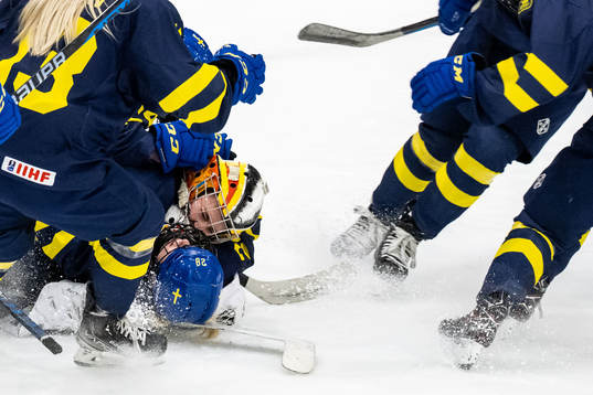 Moa Gustafsson and goaltender Felicia Frank of Sweden