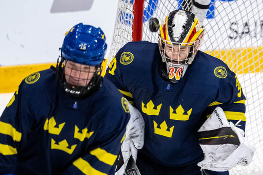 Astrid Lindeberg and goaltender Felicia Frank of Sweden