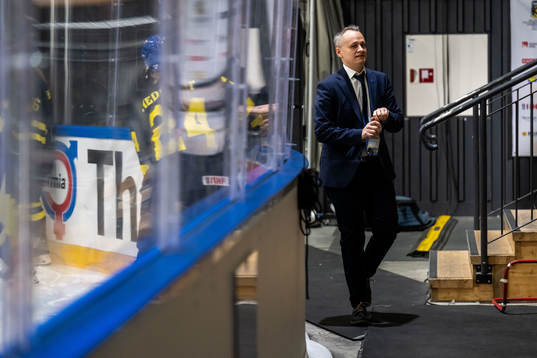 Head coach Andreas Karlsson of Sweden