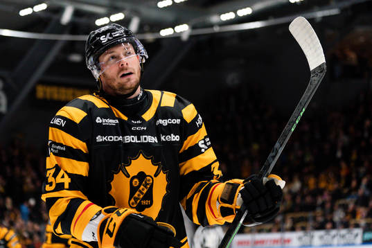 Skellefteås Tom Kühnhackl jublar