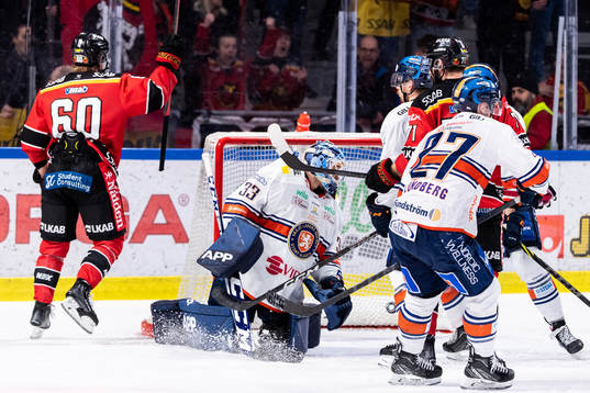 Luleås Julius Honka jublar