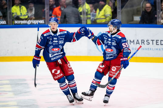 Oskarshamns Antti Suomela jublar med David Quenneville