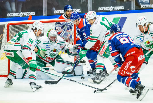 Rögles William Wallinder, målvakt Calle Clang och Brady