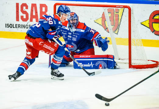 Oskarshamns Juuso Riikola och målvakt Tim Juel