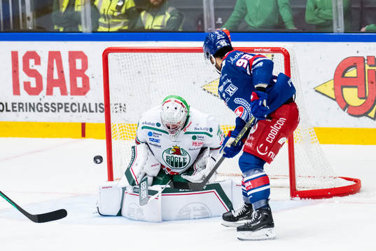 Oskarshamns Cameron Brace oroar mot Rögles målvakt Calle