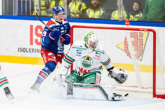 Oskarshamns Patrik Karlkvist gör 2-3 bakom Rögles