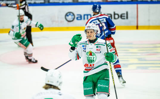 Rögles Adam Engström jublar