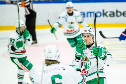 Rögles Adam Engström jublar