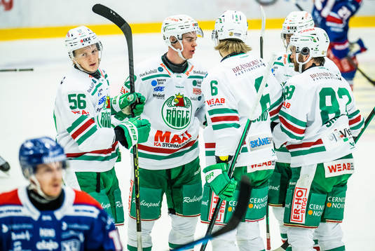 Rögles Adam Engström jublar