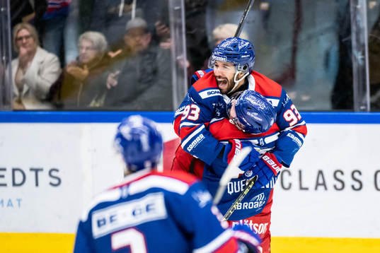 Oskarshamns Cameron Brace jublar